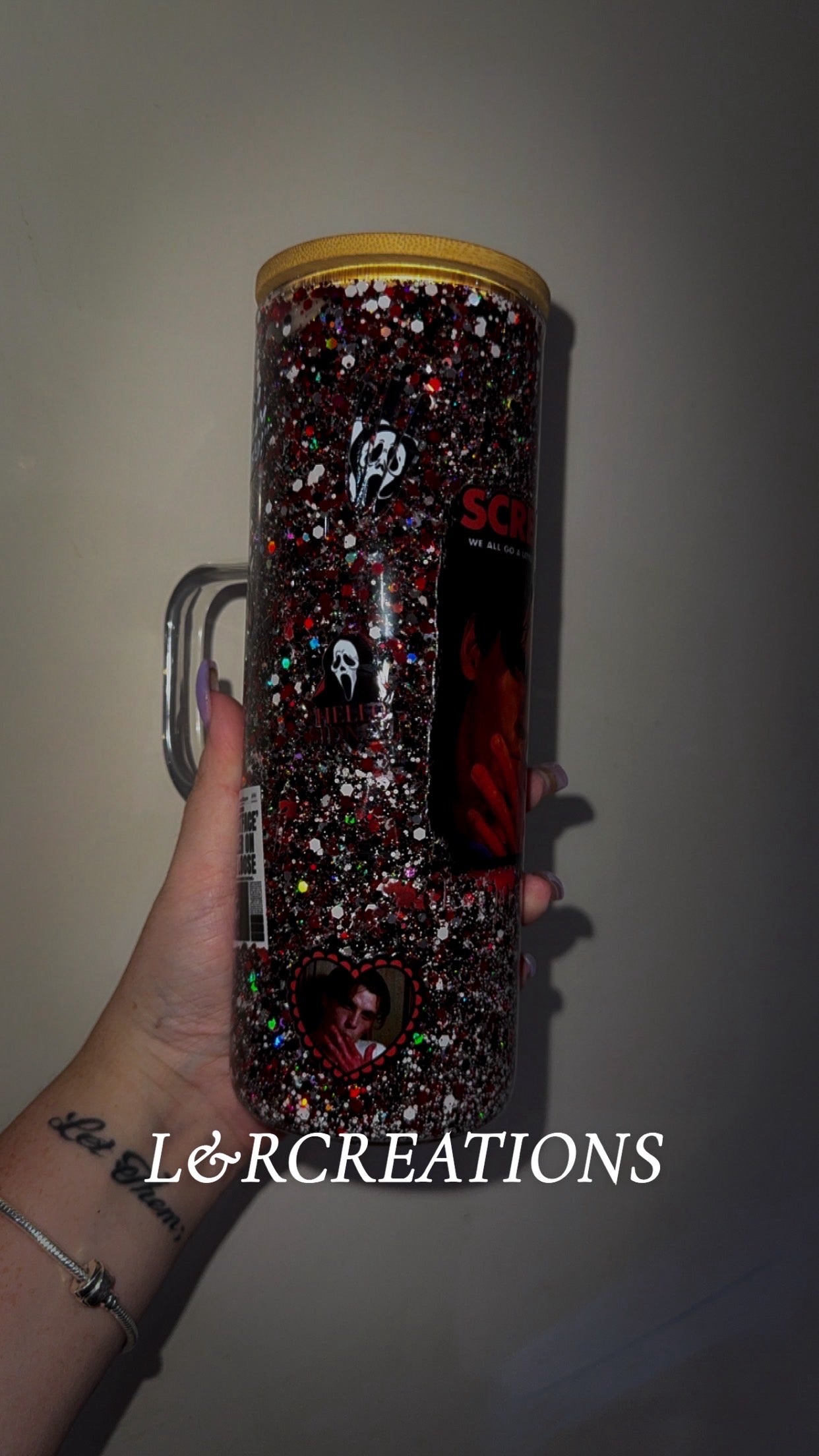Scream Glass snowglobe with handle